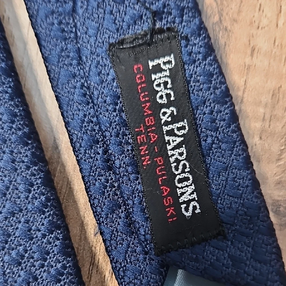 Resilio Piggs & Parsons Vintage Navy Blue Lion Patterned Men's Tie